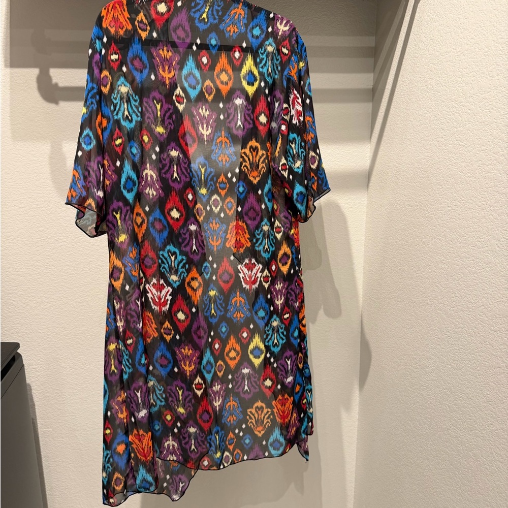 Colorful Patterned Women's Top - Picture 3 of 4